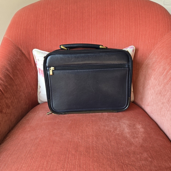 Kama Other - MADE IN JAPAN Classic Black Leather Briefcase with Structured Design